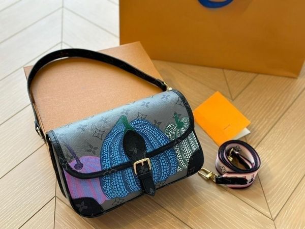 light luxury women's bag 2023 new fashion small square bag women's one shoulder crossbody bag wide shoulder strap pumpkin pattern
light luxury women's bag 2023 new fashion small square bag women's one shoulder crossbody bag wide shoulder strap pumpkin pattern