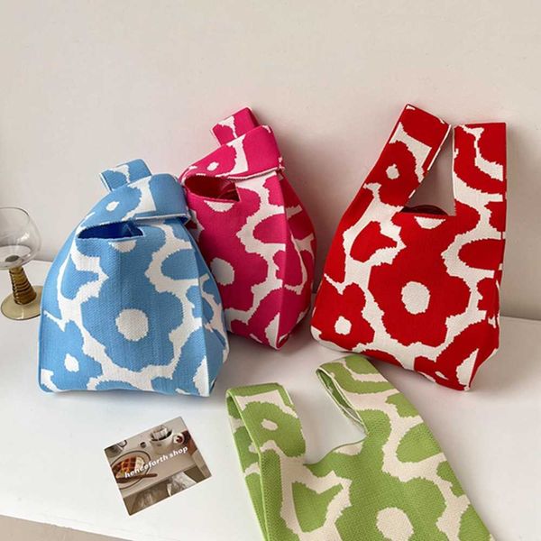 new niche design knitted women's bag versatile small flower single shoulder woven bag handbag tote bag
new niche design knitted women's bag versatile small flower single shoulder woven bag handbag tote bag