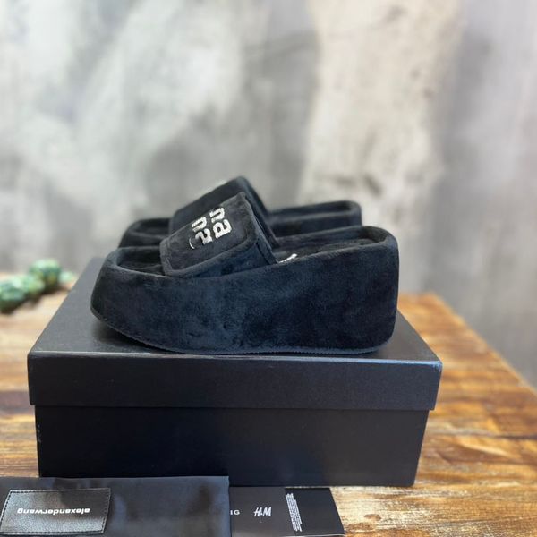 luxury designer beach platform slippers women's sandals fashion embroidered deerskin slippers flat bottom summer ladies leisure skatebo, Black
luxury designer beach platform slippers women's sandals fashion embroidered deerskin slippers flat bottom summer ladies leisure skatebo, Black