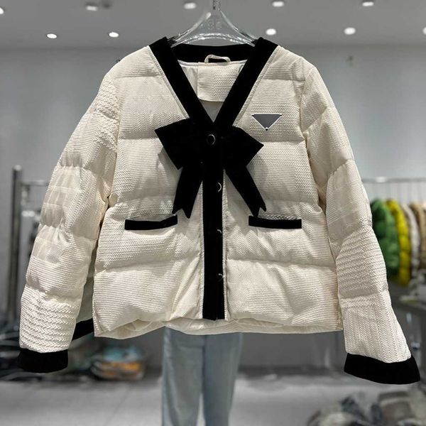 autumn and winter women's v-neck short light down jacket, chest with bow, foreign style and fashion, women travel short small fragrant, Black
autumn and winter women's v-neck short light down jacket, chest with bow, foreign style and fashion, women travel short small fragrant, Black