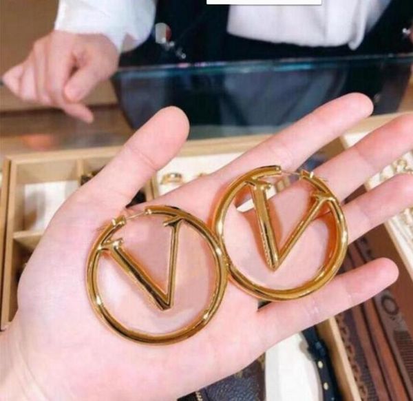 2022 paris jewelry accessories women hoop earrings luxury 18k gold ear studs lady nice christmas gift8129789, Golden;silver
2022 paris jewelry accessories women hoop earrings luxury 18k gold ear studs lady nice christmas gift8129789, Golden;silver