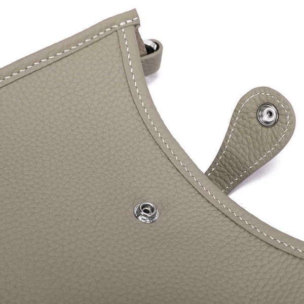designer hemrres bag evelynn 2023 new layer cowhide litchi pattern one shoulder crossbody bag letter evelyns genuine leather hollow out buck
designer hemrres bag evelynn 2023 new layer cowhide litchi pattern one shoulder crossbody bag letter evelyns genuine leather hollow out buck