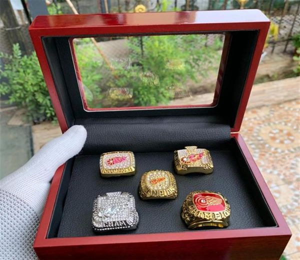 5pcs championship ring set with wooden box fan gift 18k gold plated whole for men237h4232803, Silver
5pcs championship ring set with wooden box fan gift 18k gold plated whole for men237h4232803, Silver