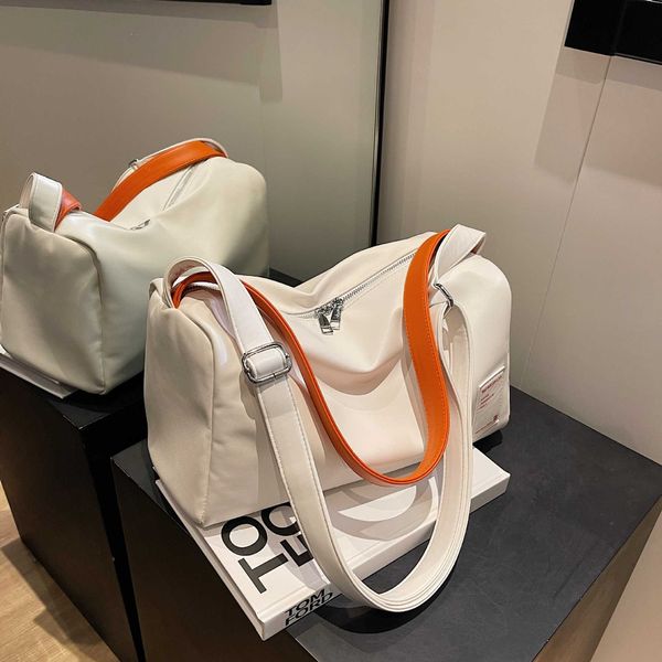 style large capacity minimalist tote bag new fashion trend niche ins casual shoulder commuting crossbody bag
style large capacity minimalist tote bag new fashion trend niche ins casual shoulder commuting crossbody bag