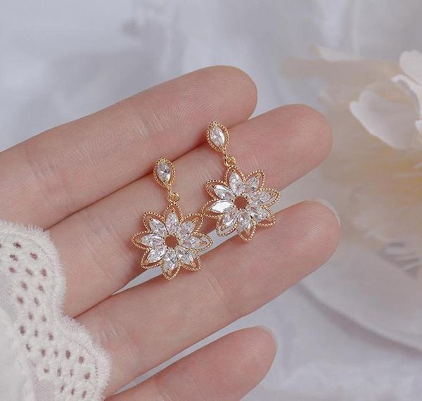dangle chandelier korea sweet cute flower crystal temperament geometric shiny zircon earrings statement for women girl pendientes4761377, Silver
dangle chandelier korea sweet cute flower crystal temperament geometric shiny zircon earrings statement for women girl pendientes4761377, Silver