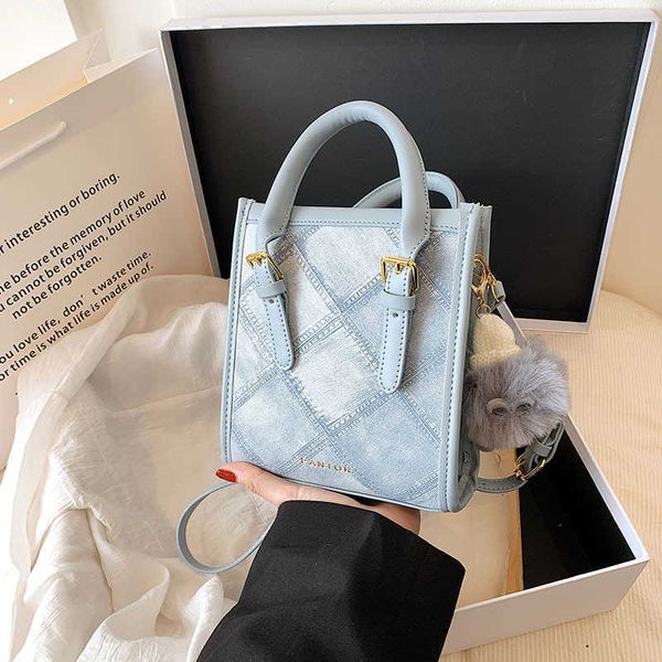 commuting texture diamond grid portable small square bag new fashion summer niche crossbody bag minimalist tote bag
commuting texture diamond grid portable small square bag new fashion summer niche crossbody bag minimalist tote bag