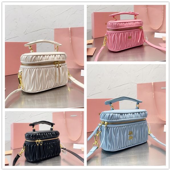 handle miu shoulder trunk bag cosmetic handbags womens wander crossbody designer crossbody square pleated leather tote clutch bags 19cm
handle miu shoulder trunk bag cosmetic handbags womens wander crossbody designer crossbody square pleated leather tote clutch bags 19cm