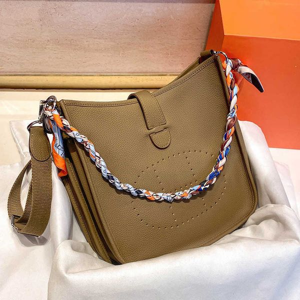 genuine leather evelynn large capacity layer cowhide women's bag 2023 new soft high definition tote single shoulder crossbody
genuine leather evelynn large capacity layer cowhide women's bag 2023 new soft high definition tote single shoulder crossbody