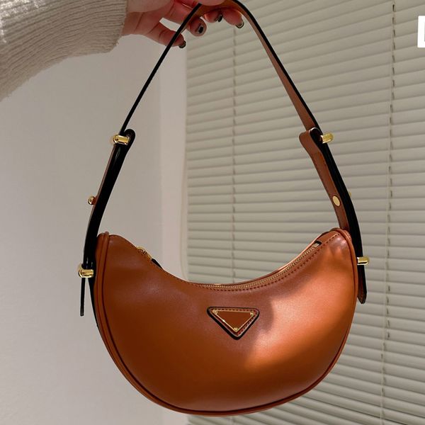 fashion underarm hobo bag women designer handbag solid color shoulder bags half moon tote purse zipper closure gold hardware adjustable stra
fashion underarm hobo bag women designer handbag solid color shoulder bags half moon tote purse zipper closure gold hardware adjustable stra