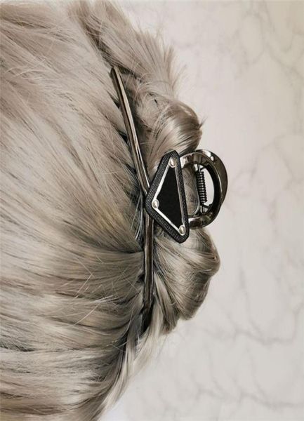 womens designer hairclips metal triangle ladies hair clip with stamp women girl brand barrettes fashion hair accessor1626566, Golden;silver
womens designer hairclips metal triangle ladies hair clip with stamp women girl brand barrettes fashion hair accessor1626566, Golden;silver