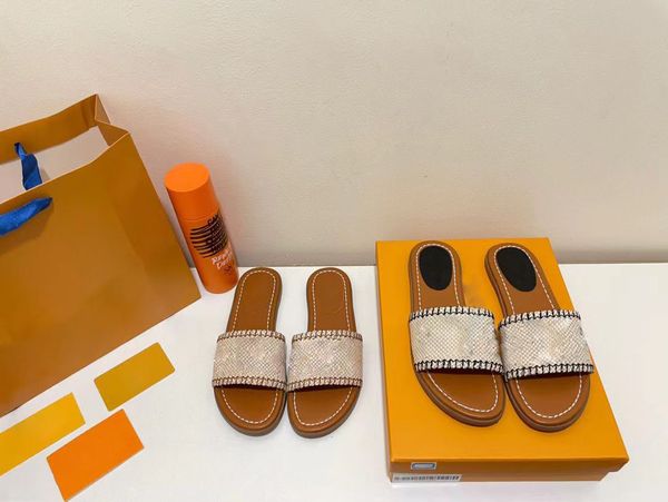 designer shoes women slippers designer sandals embroider fashion summer flats open toe one strap slippers with box
designer shoes women slippers designer sandals embroider fashion summer flats open toe one strap slippers with box