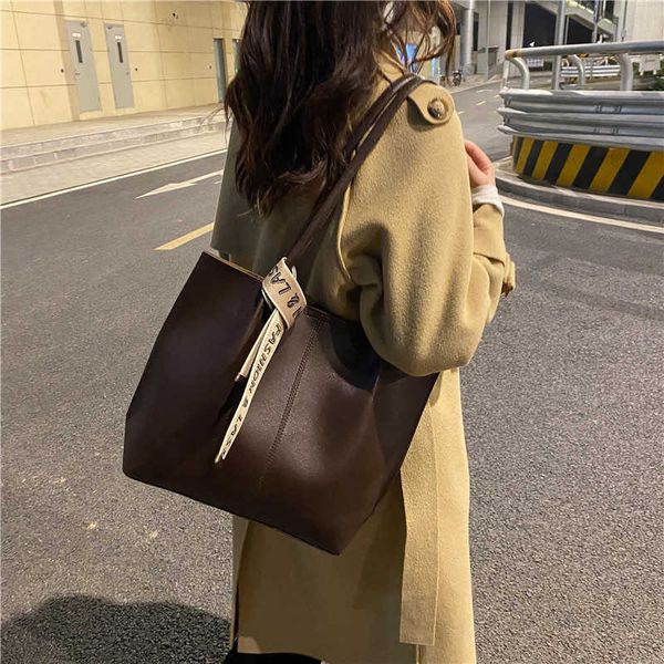autumn and winter large capacity bag for women's new fashion versatile small style shoulder bag high sense big bag commuter tote bag
autumn and winter large capacity bag for women's new fashion versatile small style shoulder bag high sense big bag commuter tote bag
