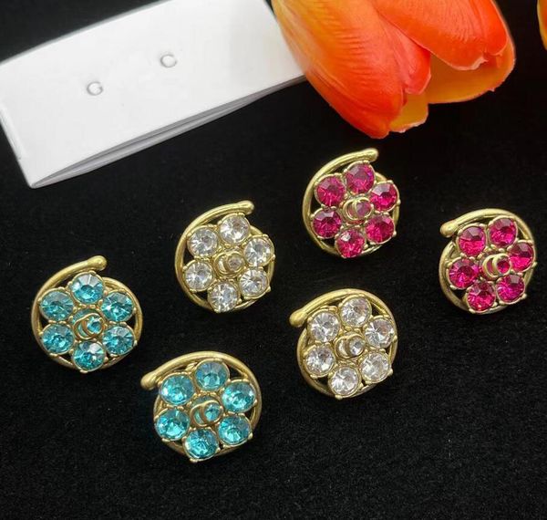 2023 new fashion brand earring color diamond double letter brass material personality earrings women wedding party designer jewelry with box, Golden;silver
2023 new fashion brand earring color diamond double letter brass material personality earrings women wedding party designer jewelry with box, Golden;silver