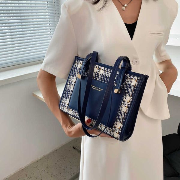 designer bag niche design bag new fashion high-capacity women's bag summer versatile single shoulder bag portable tote bag
designer bag niche design bag new fashion high-capacity women's bag summer versatile single shoulder bag portable tote bag