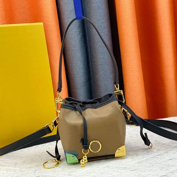 drawstring bucket bag mini tote bag fashion designer women shoulder bags crossbody purse letter flower print leather handbag with gold angle
drawstring bucket bag mini tote bag fashion designer women shoulder bags crossbody purse letter flower print leather handbag with gold angle