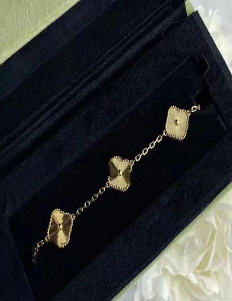 luxury designer bracelet mother of pearl sweet flower 4 leaf 18k gold laser brand bangle charm bracelets necklace earrings diamond8627874, Golden;silver
luxury designer bracelet mother of pearl sweet flower 4 leaf 18k gold laser brand bangle charm bracelets necklace earrings diamond8627874, Golden;silver