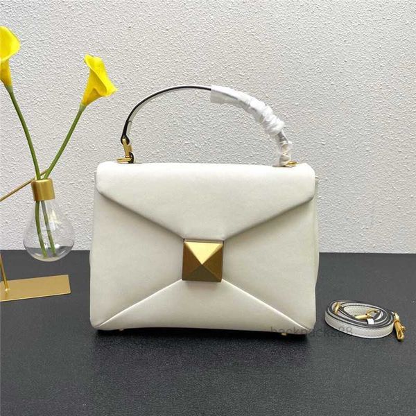 valantion bag bags fashion women beach crossbody designer handbags luxurys handheld bag metal large rivet underarm handbag d0pb
valantion bag bags fashion women beach crossbody designer handbags luxurys handheld bag metal large rivet underarm handbag d0pb