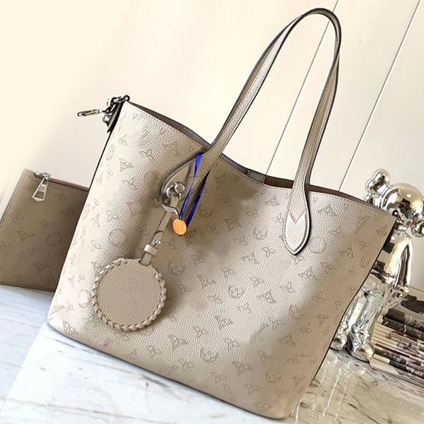 designer tote bag blossom shopping bags perforated cow leather handbags women crossbody casual hollow out shoulder large composite purses lu
designer tote bag blossom shopping bags perforated cow leather handbags women crossbody casual hollow out shoulder large composite purses lu