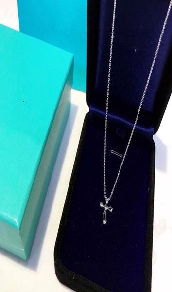 luxury designer pendant necklace sterling silver cross charm with short chain choker for women jewelry with box party gift wed9829207
luxury designer pendant necklace sterling silver cross charm with short chain choker for women jewelry with box party gift wed9829207