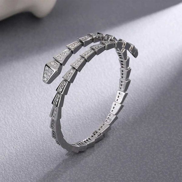 seiko bone plated 18k full snake opening design with diamond bracelet, Golden;silver
seiko bone plated 18k full snake opening design with diamond bracelet, Golden;silver