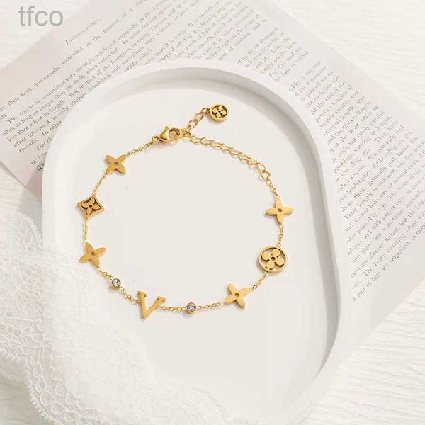 designer bracelets luxury for women chain bracelet elegant gold and silver bracelet fashion womens letter pendant clover wedding special des, Golden;silver
designer bracelets luxury for women chain bracelet elegant gold and silver bracelet fashion womens letter pendant clover wedding special des, Golden;silver