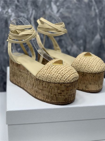 designer luxury women's monolith leather rubber sandals beige nude slide sandal shoes with box quality, Black
designer luxury women's monolith leather rubber sandals beige nude slide sandal shoes with box quality, Black