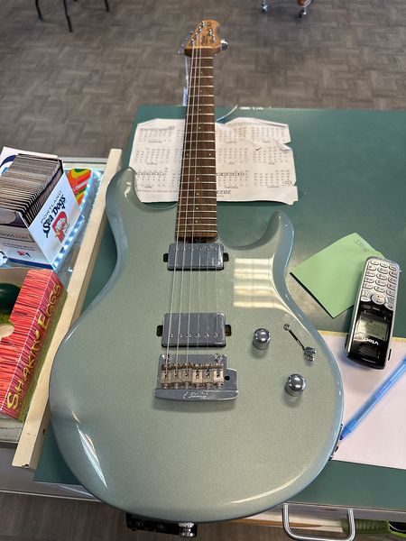 sterling musicman luke gray electric guitar china tremolo bridge double cutaway body shape passive pikcups 9v battery box chrome hardware
sterling musicman luke gray electric guitar china tremolo bridge double cutaway body shape passive pikcups 9v battery box chrome hardware