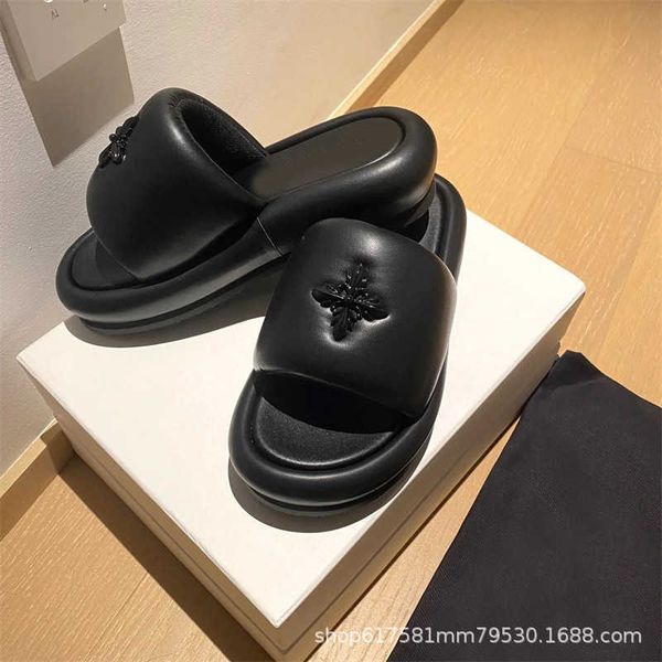 smfk garden balloon women's shoes 2023 summer new outerwear leather cloud feeling black flip flops
smfk garden balloon women's shoes 2023 summer new outerwear leather cloud feeling black flip flops