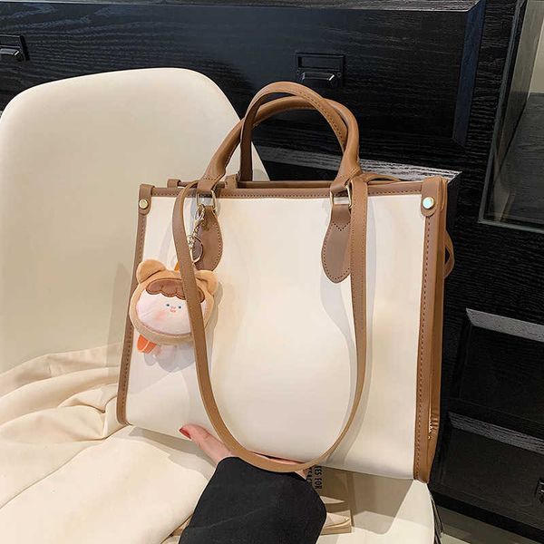 designer bag version of commuting large capacity bag for women in summer minimalist portable tote bag niche design fashionable underarm bag
designer bag version of commuting large capacity bag for women in summer minimalist portable tote bag niche design fashionable underarm bag