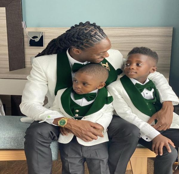 brand new white embossing groom tuxedos green velvet lapel slim fit groomsmen mens wedding dress excellent man jacket blazer 3 pie5157808, Black;gray
brand new white embossing groom tuxedos green velvet lapel slim fit groomsmen mens wedding dress excellent man jacket blazer 3 pie5157808, Black;gray