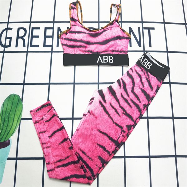 female yoga wear women designer printed sports suit outdoor gym outfit shaped yoga clothes tracksuits fitness clothes
female yoga wear women designer printed sports suit outdoor gym outfit shaped yoga clothes tracksuits fitness clothes