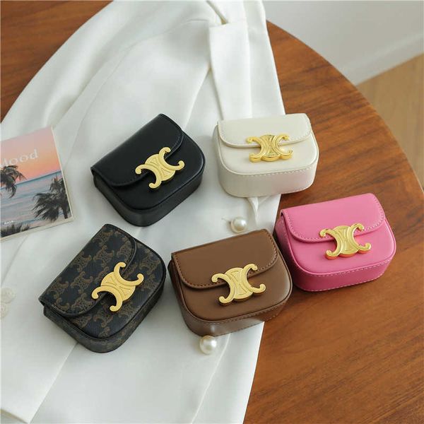 spring/summer 2023 new kou hong bao mini crossbody metal lock triumphal arch small square bag
spring/summer 2023 new kou hong bao mini crossbody metal lock triumphal arch small square bag