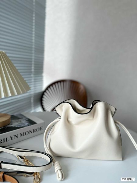 lowe bag girl 2023 small spain classical designer bag bags headfelt cowhide mini beach bucket drawstring flamenco loewz leather crossbody sh
lowe bag girl 2023 small spain classical designer bag bags headfelt cowhide mini beach bucket drawstring flamenco loewz leather crossbody sh