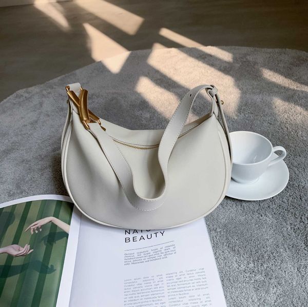 new underarm staff women's bag crescent real leather bag one shoulder large capacity tot small crowd diagonal straddle versatile women&
new underarm staff women's bag crescent real leather bag one shoulder large capacity tot small crowd diagonal straddle versatile women&