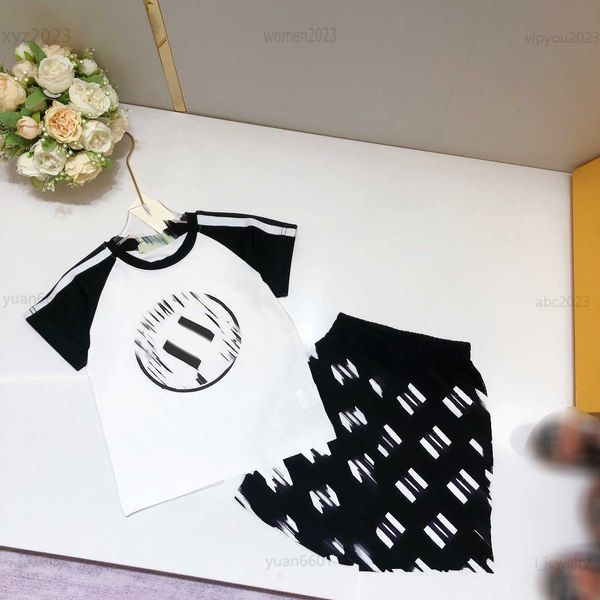 2023 designer baby summer suit kids tracksuit size 90-150 cm 2pcs splice design t-shirt and letter printed shorts, White
2023 designer baby summer suit kids tracksuit size 90-150 cm 2pcs splice design t-shirt and letter printed shorts, White