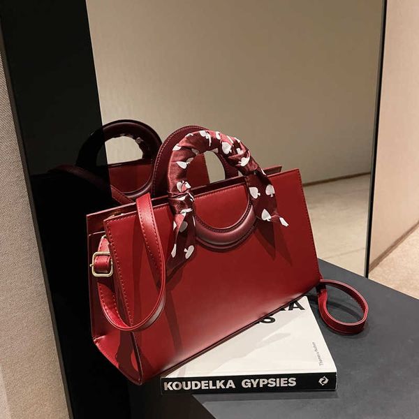 bridal wedding bag small handheld simple red tote bag women's new versatile solid color one shoulder crossbody bag
bridal wedding bag small handheld simple red tote bag women's new versatile solid color one shoulder crossbody bag