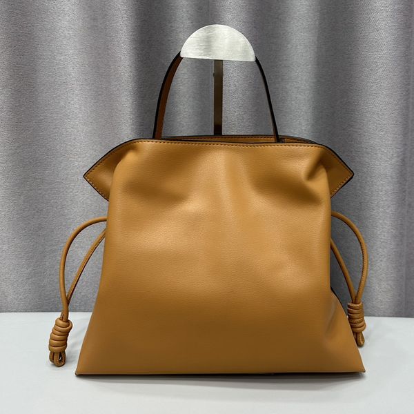 designer handbag large capacity tote bag women shopping shoulder bags genuine leather travel purse crossbody bag drawstring tightening magne
designer handbag large capacity tote bag women shopping shoulder bags genuine leather travel purse crossbody bag drawstring tightening magne