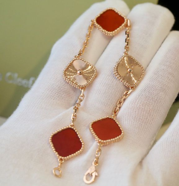 fashion bracelets designer for women classic 4/four leaf clover charm bracelets chain 18k gold agate shell mother-of-pearl for women&girl we, Black
fashion bracelets designer for women classic 4/four leaf clover charm bracelets chain 18k gold agate shell mother-of-pearl for women&girl we, Black