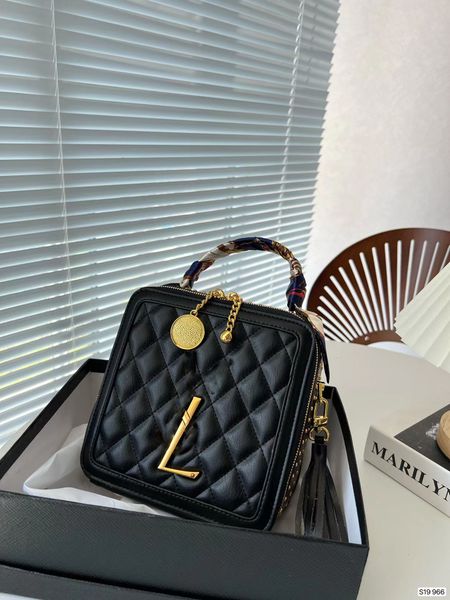 women classic designer mini bag caviar diamond lattice luxurious fashion cosmetic box luggage large capacity cross body makeup tote shoulder
women classic designer mini bag caviar diamond lattice luxurious fashion cosmetic box luggage large capacity cross body makeup tote shoulder