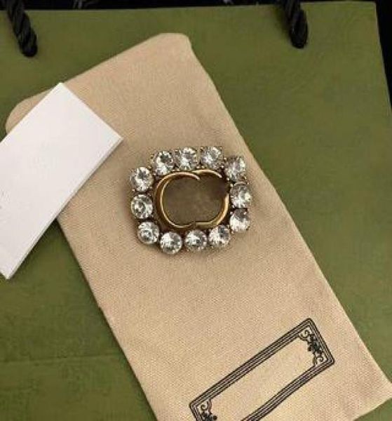 luxury designer jewelry brooch pin famous letter diamond ornaments mens women dress accessories clothing decoration699507709, Gray
luxury designer jewelry brooch pin famous letter diamond ornaments mens women dress accessories clothing decoration699507709, Gray