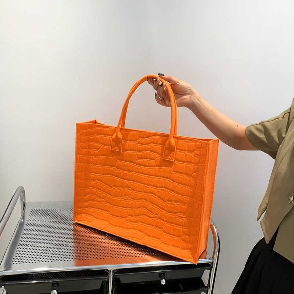 leisure and western style bag for women's new summer trendy small handbag fashion shoulder bag simple tote bag
leisure and western style bag for women's new summer trendy small handbag fashion shoulder bag simple tote bag