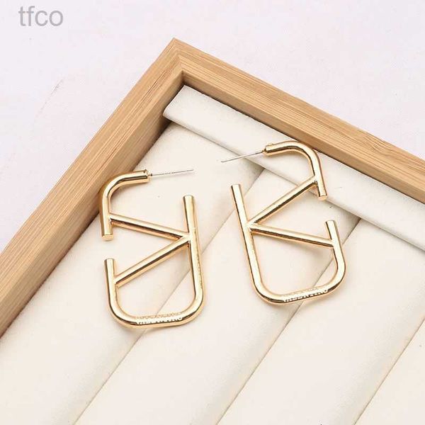 18k gold plated designers stud earrings for women brand desiner letter ear stud women metal geometric earring wedding party jewerlry accesso, Golden;silver
18k gold plated designers stud earrings for women brand desiner letter ear stud women metal geometric earring wedding party jewerlry accesso, Golden;silver