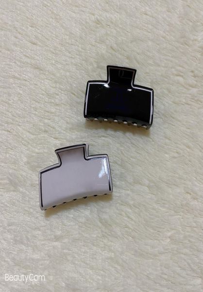 8x4cm fashion black and white acrylic cube claw clips c style hairpin side clip for ladies collection head accessories items vip g8354377, Golden;silver
8x4cm fashion black and white acrylic cube claw clips c style hairpin side clip for ladies collection head accessories items vip g8354377, Golden;silver