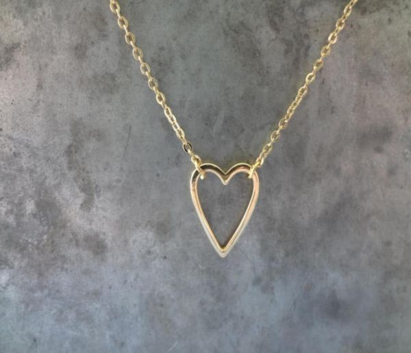 30pcs n022 gold silver tiny line hollow out open heart necklaces simple wire wrapped love heart necklaces for lovers couples6898498
30pcs n022 gold silver tiny line hollow out open heart necklaces simple wire wrapped love heart necklaces for lovers couples6898498