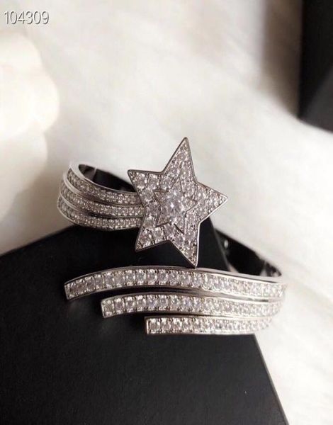 luxury comete brand designer copper with white gold plated full crystal comete star charm pendant open bangle for women jewelry1859871, Black
luxury comete brand designer copper with white gold plated full crystal comete star charm pendant open bangle for women jewelry1859871, Black