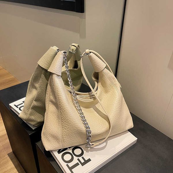 textured lychee pattern underarm large capacity bag for women this year's new simple and fashionable tote bag niche trend shoulder bag
textured lychee pattern underarm large capacity bag for women this year's new simple and fashionable tote bag niche trend shoulder bag