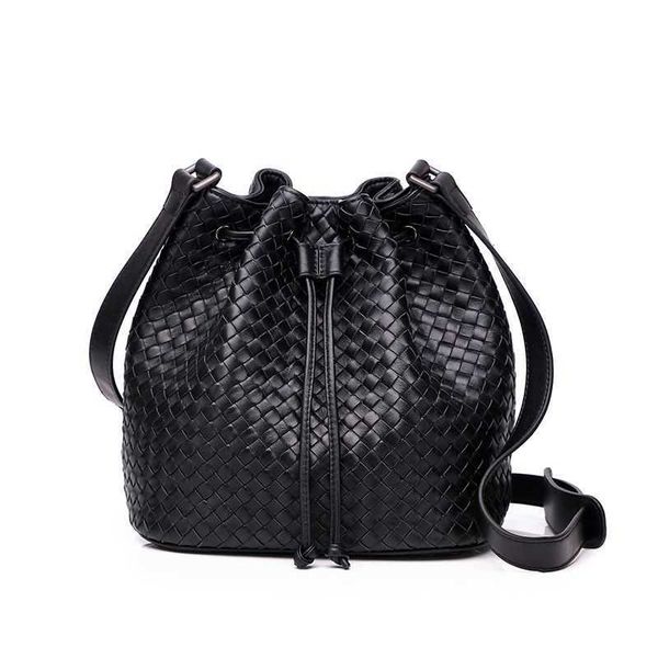 veneta bottrga handbags black woven crossbody bag for women's is fashionable and versatile with a large capacity bucket sheepskin headb
veneta bottrga handbags black woven crossbody bag for women's is fashionable and versatile with a large capacity bucket sheepskin headb