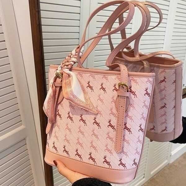 designer tote large capacity bag for women's summer new trendy and versatile fashion shoulder bag with texture niche bucket commuting t
designer tote large capacity bag for women's summer new trendy and versatile fashion shoulder bag with texture niche bucket commuting t