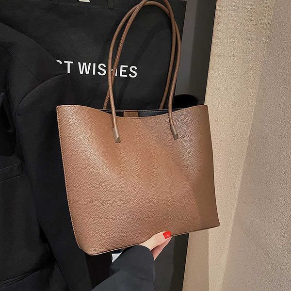 french niche commuting large capacity shoulder bag for women's new high-end tote bag
french niche commuting large capacity shoulder bag for women's new high-end tote bag