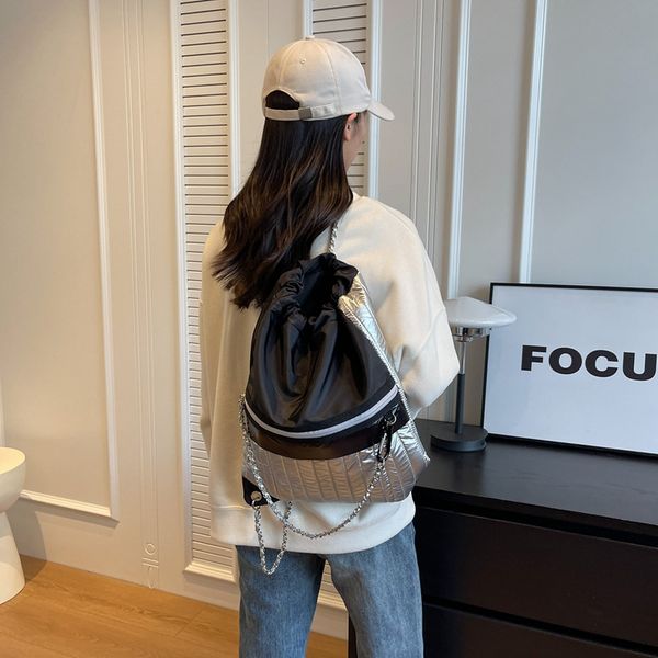 fashion design black white contrasting color chain women's backpack nylon high capacity minimalist shoulder bag
fashion design black white contrasting color chain women's backpack nylon high capacity minimalist shoulder bag